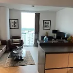 Modern 2 Bed Flat At Battersea