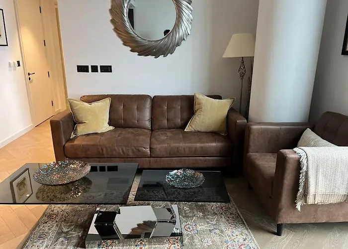 Modern 2 Bed Flat At Battersea