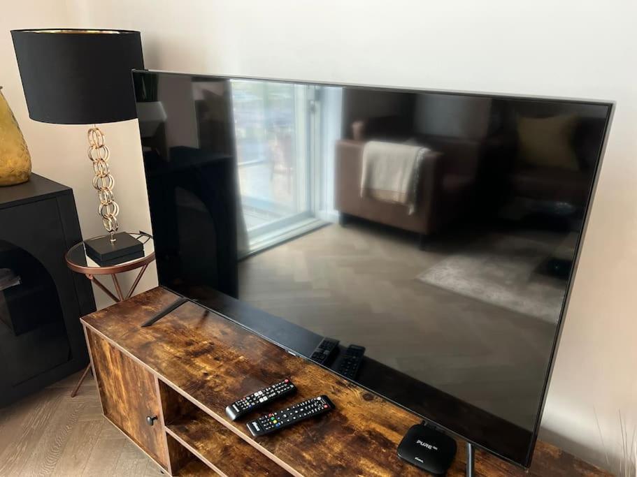 Modern 2 Bed Flat At Battersea * Londra