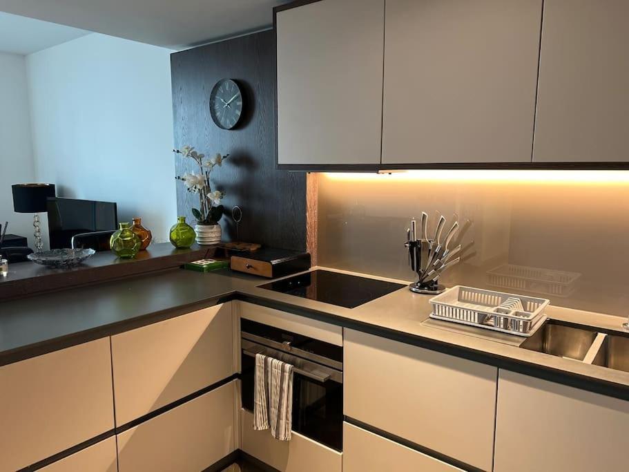 Modern 2 Bed Flat At Battersea Appartamento