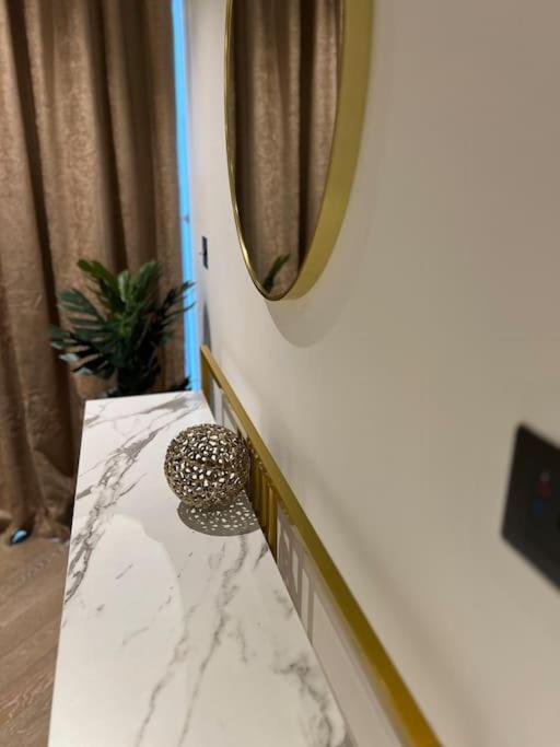 Modern 2 Bed Flat At Battersea