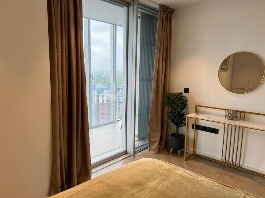 Modern 2 Bed Flat At Battersea * Londra